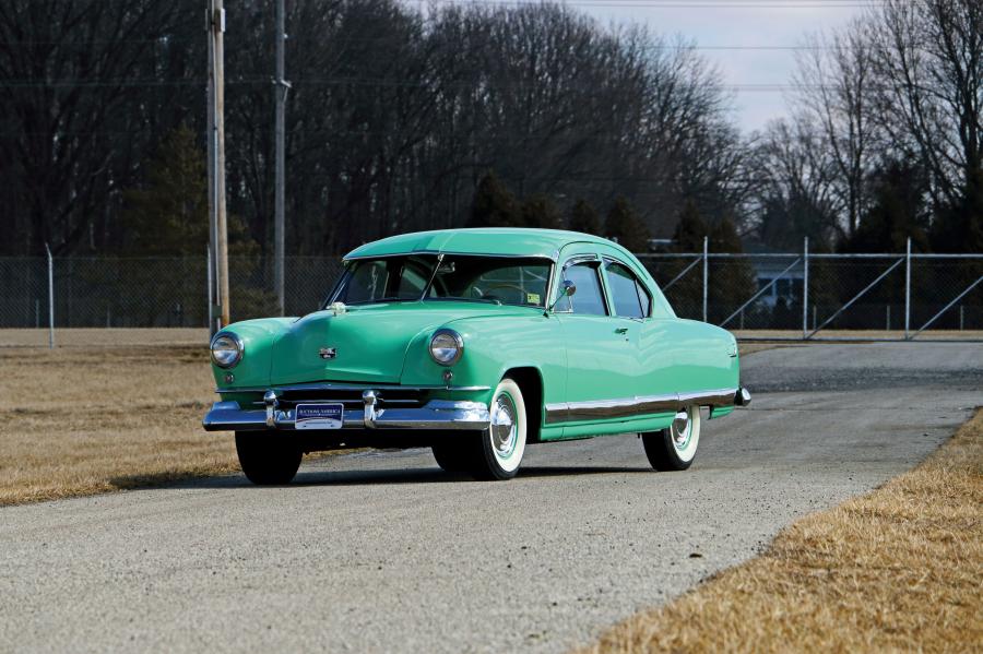  Kaiser DeLuxe 2-Door Sedan 1951 года  (фото 1 из 6)